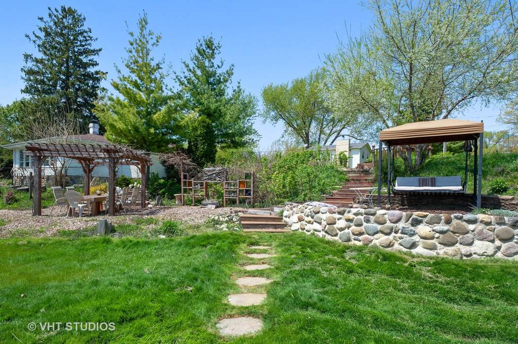 23762 W Rosemont Lane Lake Villa, Illinois 60046 - Places to Gather