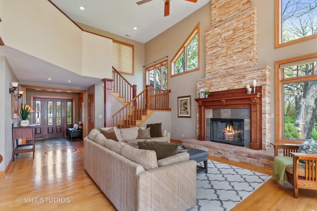 23762 W Rosemont Lane Lake Villa, Illinois 60046 - 2 Story Great Room/Living Room