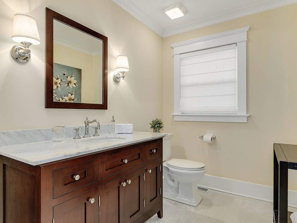 126 W 7th Street Hinsdale, Illinois 60521 - Powder Room