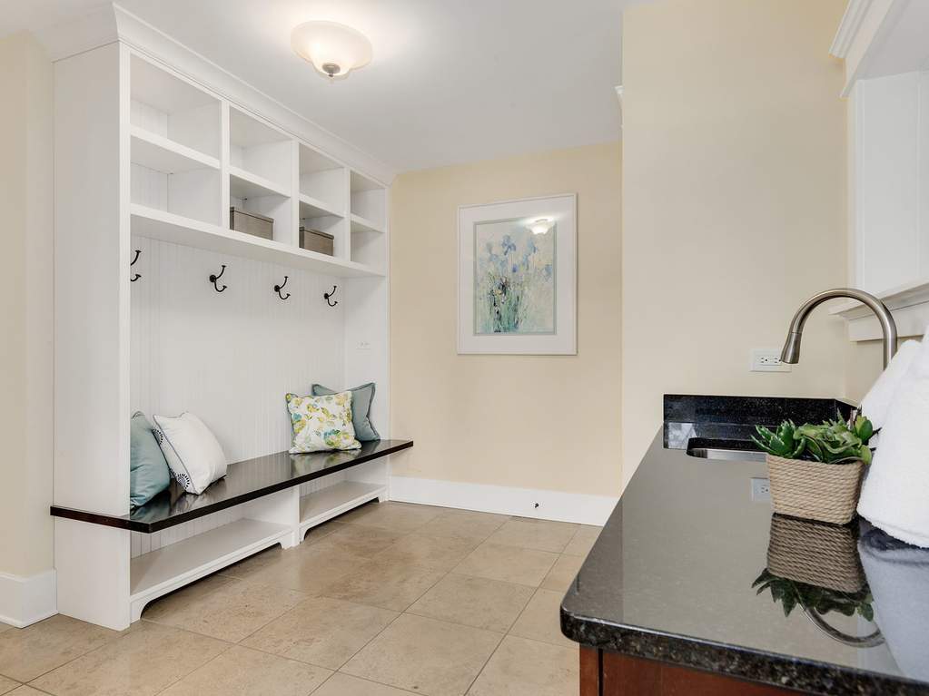 126 W 7th Street Hinsdale, Illinois 60521 - Mud Room