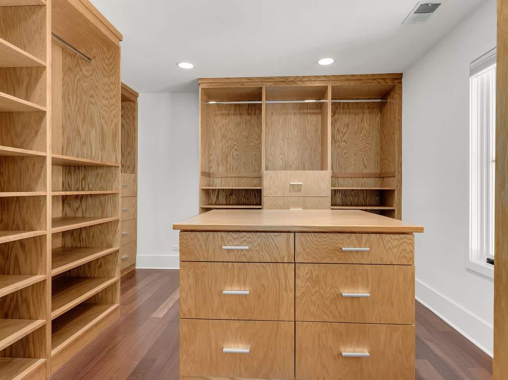 126 W 7th Street Hinsdale, Illinois 60521 - Master Closet