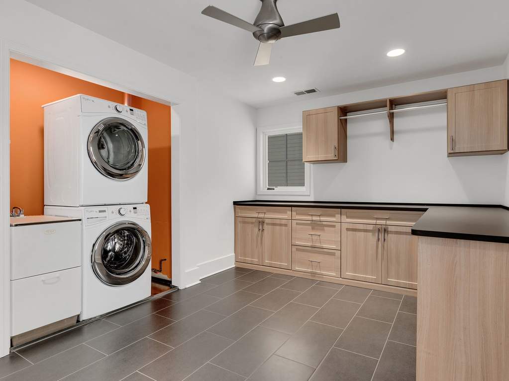 126 W 7th Street Hinsdale, Illinois 60521 - Laundry Room