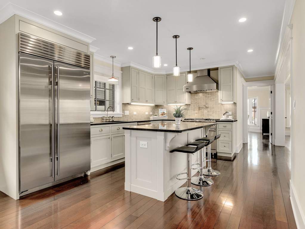 126 W 7th Street Hinsdale, Illinois 60521 - Kitchen