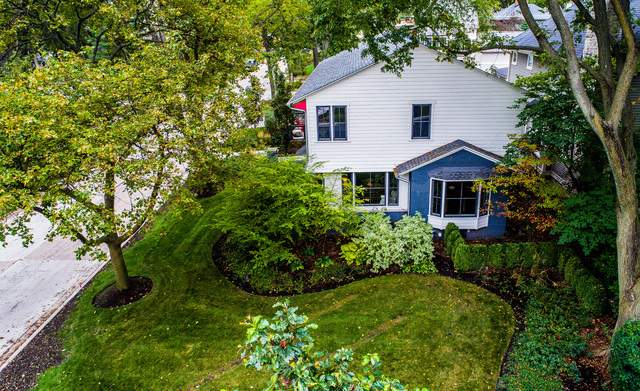 126 W 7th Street Hinsdale, Illinois 60521 - Side Yard