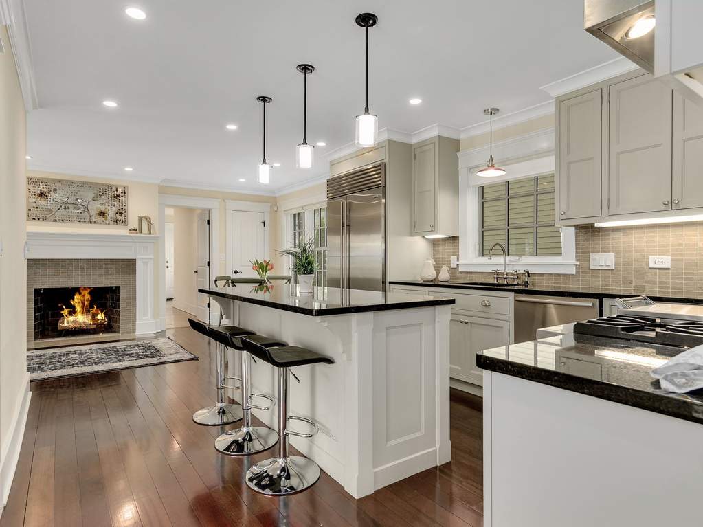 126 W 7th Street Hinsdale, Illinois 60521 - Kitchen