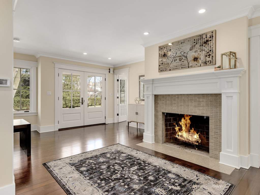 126 W 7th Street Hinsdale, Illinois 60521 - Fireplace