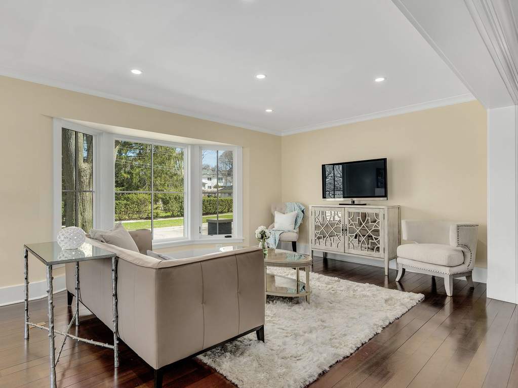 126 W 7th Street Hinsdale, Illinois 60521 - Family Room