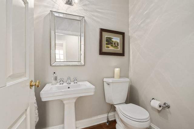 464 Easton Avenue Geneva, Illinois 60134 - 1ST FLOOR HALF BATH.