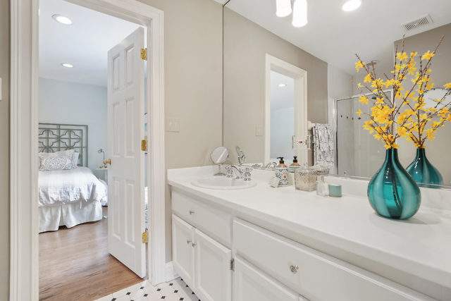 464 Easton Avenue Geneva, Illinois 60134 - JACK & JILL BATH.