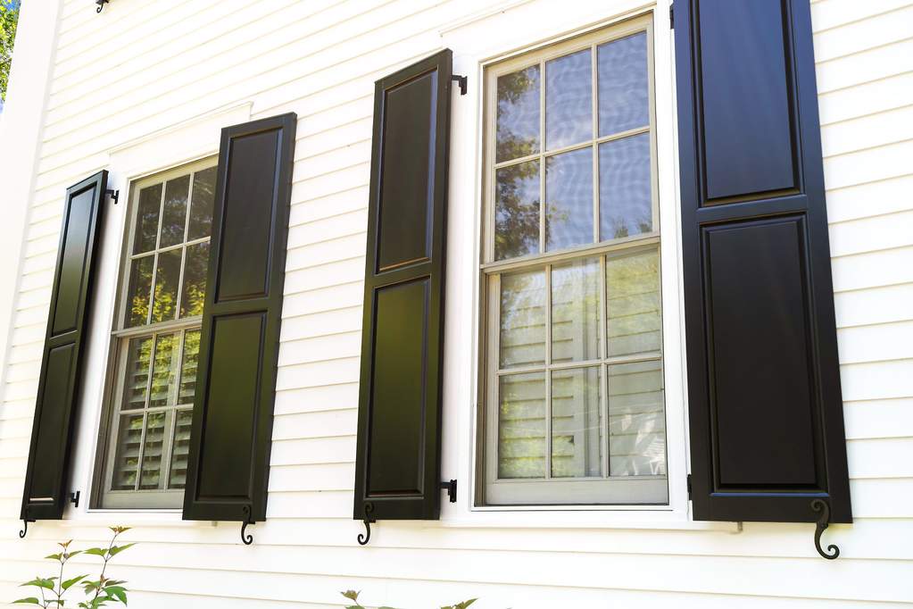 464 Easton Avenue Geneva, Illinois 60134 - NEW OPERABLE SHUTTERS.
