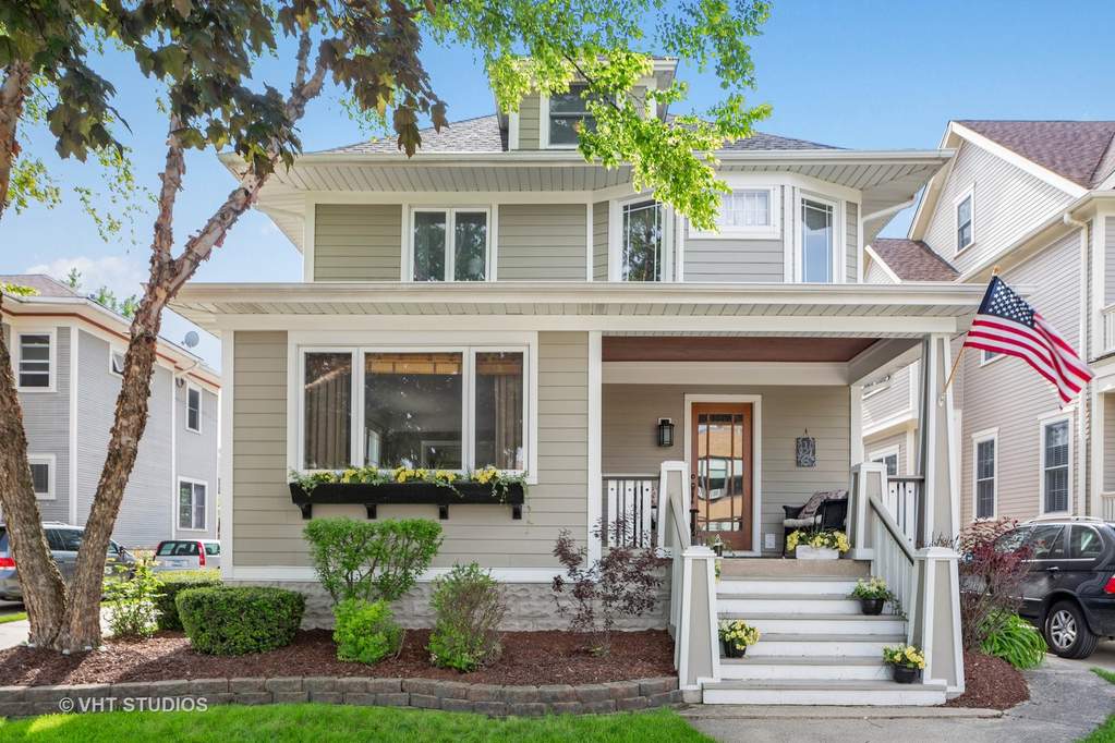 126 N Waiola Avenue La Grange, Illinois 60525 - Gorgeous curb appeal and welcoming porch