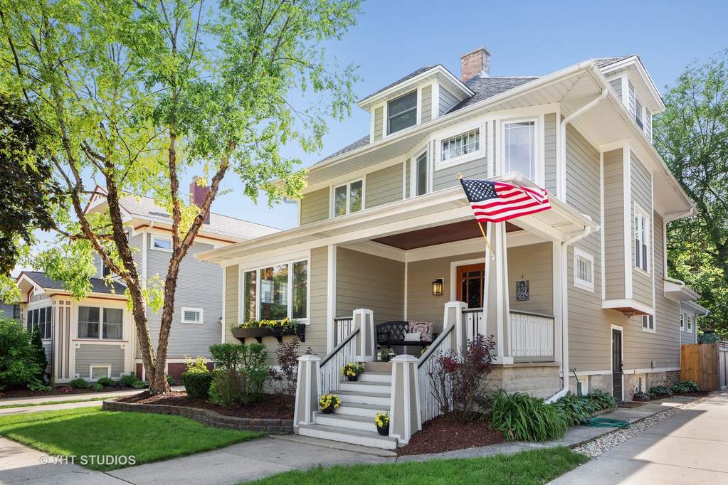 126 N Waiola Avenue La Grange, Illinois 60525 - Low maintenance Hardie Board Siding