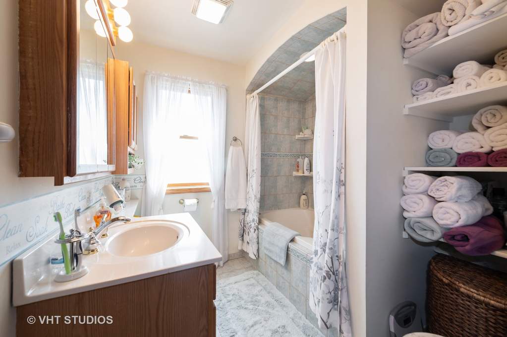 9101 S Utica Avenue Evergreen Park, Illinois 60805 - Image 8