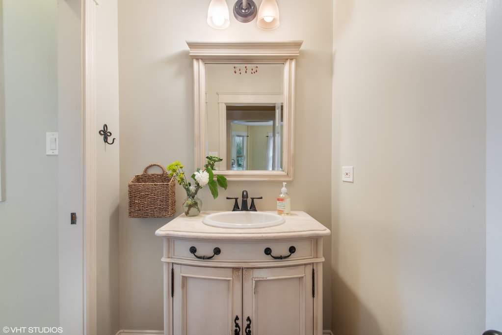 718 N Vail Avenue Arlington Heights, Illinois 60004 - Image 16