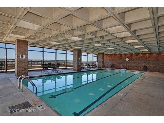 2650 N Lakeview Avenue #1403 Chicago, Illinois 60614 - Indoor Pool