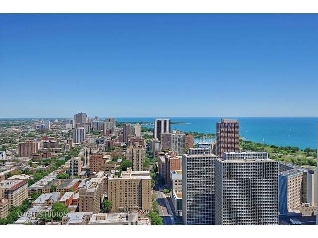 2650 N Lakeview Avenue #1403 Chicago, Illinois 60614 - Rooftop View