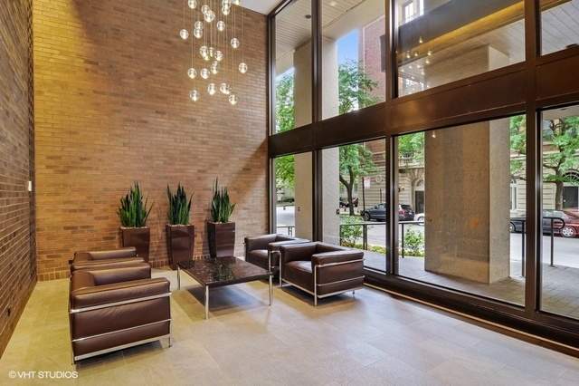 2650 N Lakeview Avenue #1403 Chicago, Illinois 60614 - Lobby