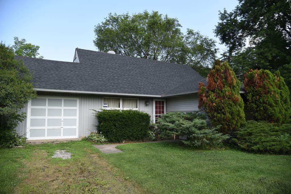 1821 N Verde Avenue Arlington Heights, Illinois 60004 - Primary front