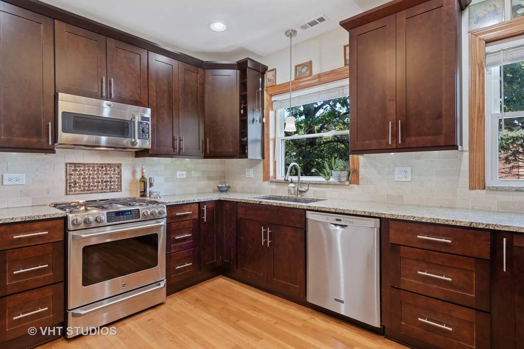 5658 W Leland Avenue Chicago, Illinois 60630 - Image 8