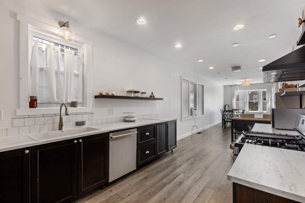 2108 W 19th Street Chicago, Illinois 60608 - Image 6