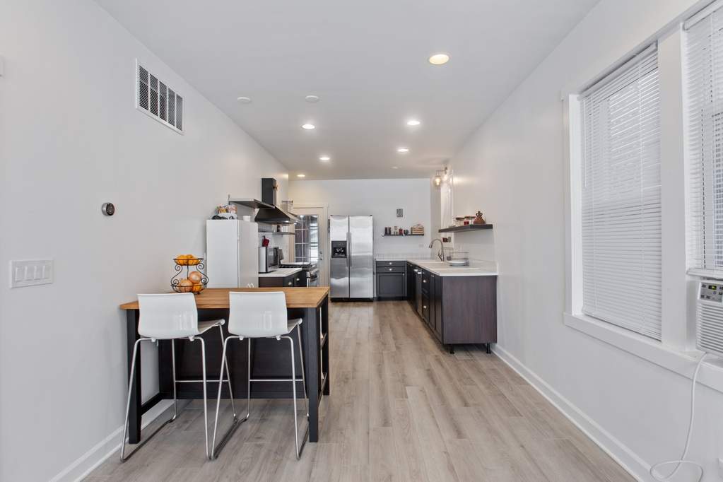 2108 W 19th Street Chicago, Illinois 60608 - Image 7