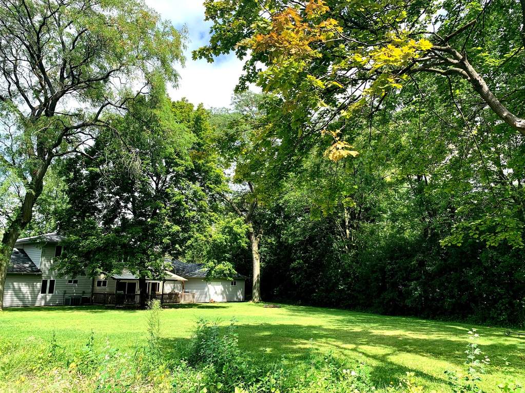 5701 Linden Avenue La Grange Highlands, Illinois 60525 - Extra deep lot, with so much potential and great for entertaining.