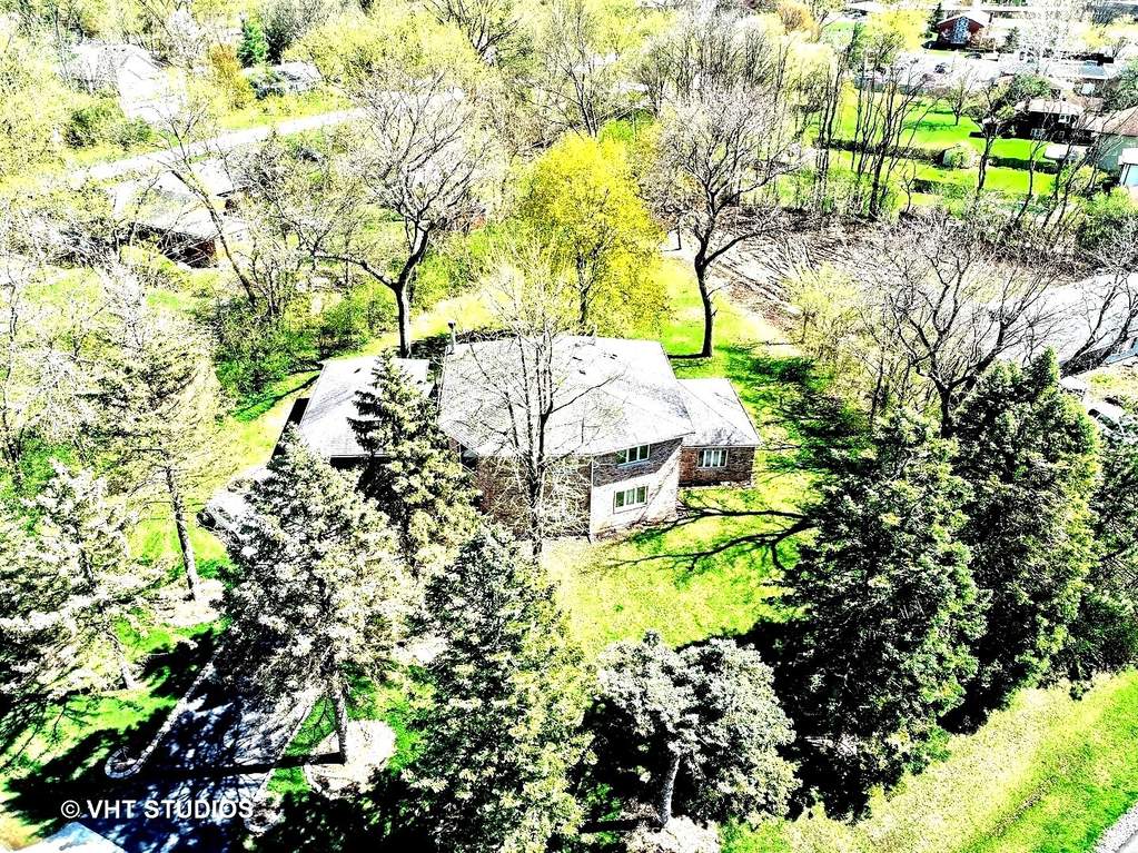 5701 Linden Avenue La Grange Highlands, Illinois 60525 - Extra large lot, surrounded by mature beautiful trees.