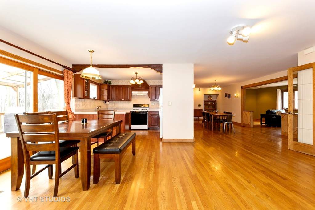 5701 Linden Avenue La Grange Highlands, Illinois 60525 - Large open concept eating area off of the kitchen. Great for entertaining.