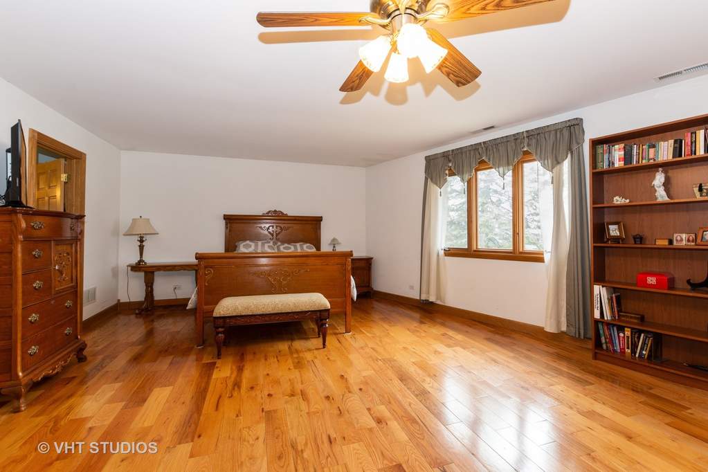 5701 Linden Avenue La Grange Highlands, Illinois 60525 - Beautiful updated hardwood floors throughout upstairs. Very large master bedroom with huge walk-in closet and ensuite bathroom.