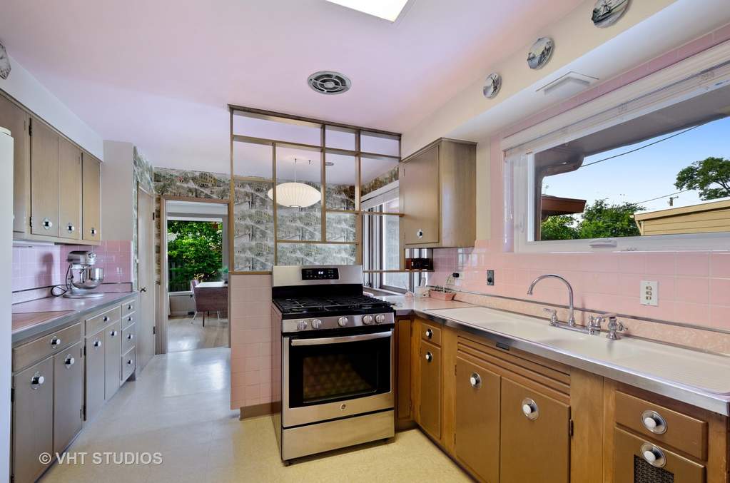 3101 W Chase Avenue Chicago, Illinois 60645 - Image 11