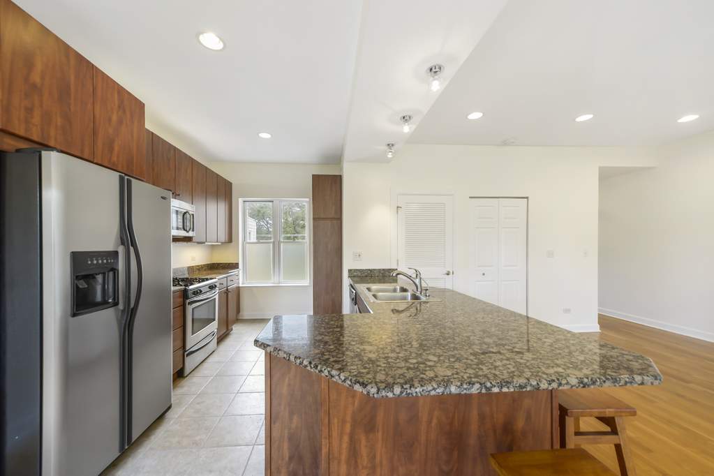 1628 W Juneway Terrace #3 Chicago, Illinois 60626 - Image 5