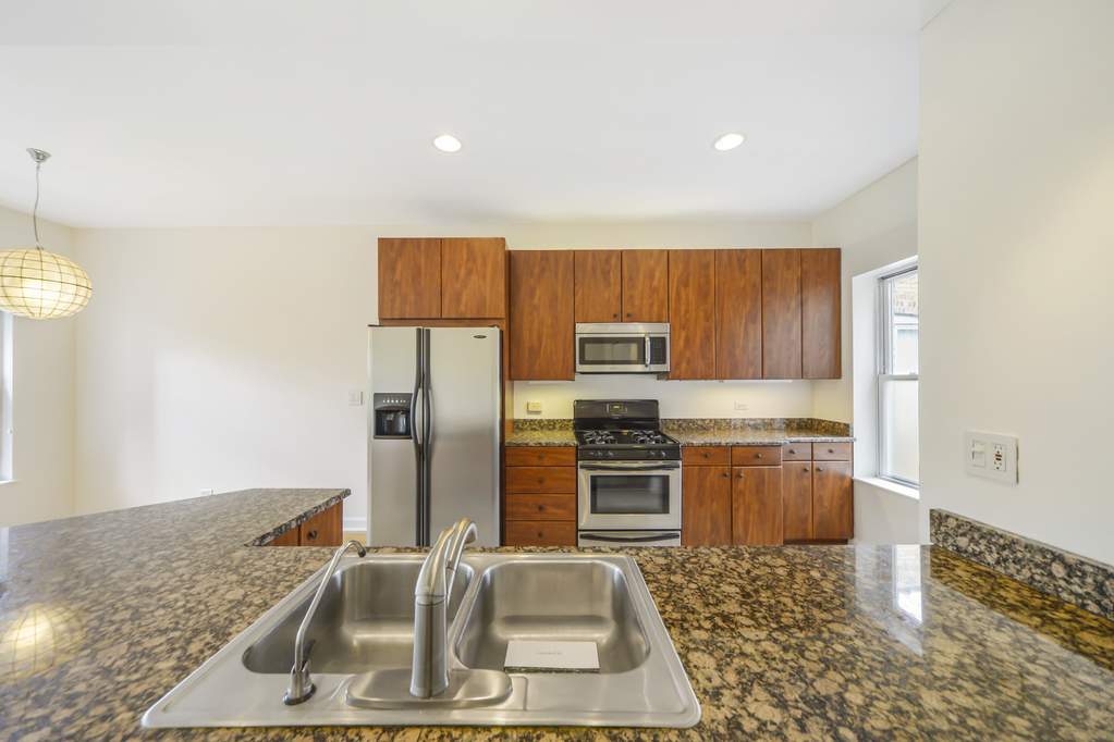 1628 W Juneway Terrace #3 Chicago, Illinois 60626 - Image 6