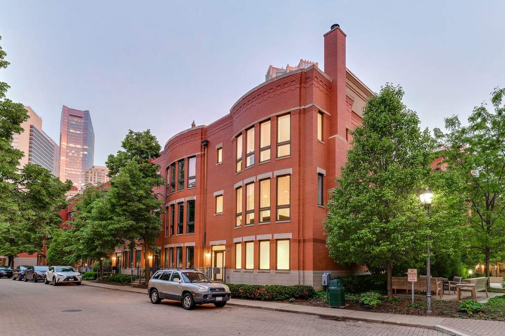 446 N Canal Street Chicago, Illinois 60654 - Image 1