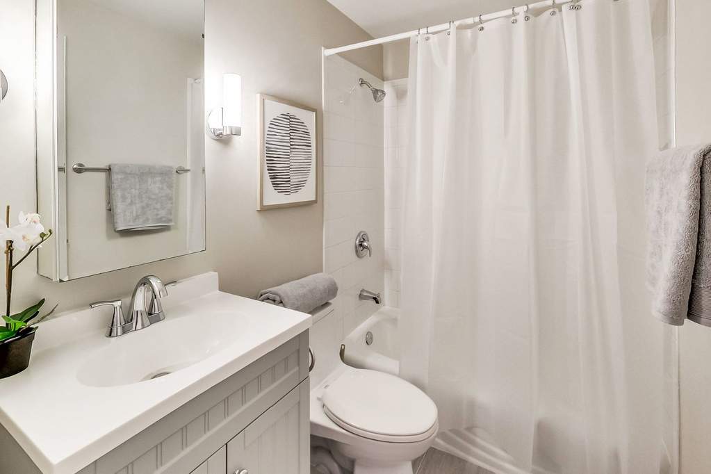 928 W Roscoe Street #3 Chicago, Illinois 60657 - Image 24
