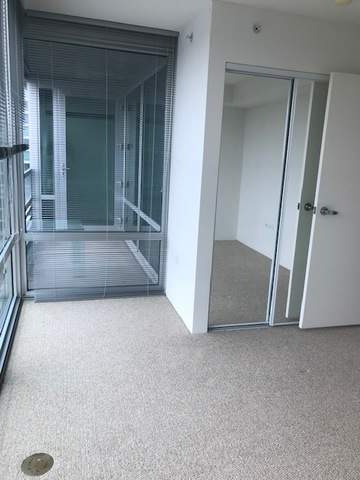 9655 Woods Drive #1206 Skokie, Illinois 60077 - Great sized guest room with updated bath directly across the hall