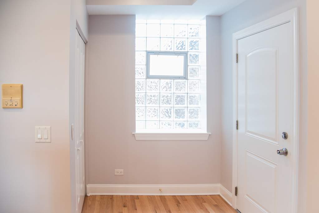 3253 W Lawrence Avenue #2D Chicago, Illinois 60625 - Foyer has large coat closet