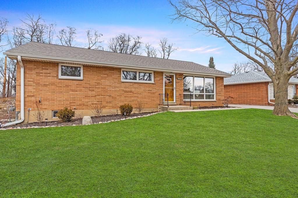 24888 W Lakeview Drive Lake Villa, IL 60046 MLS 10648411 properties