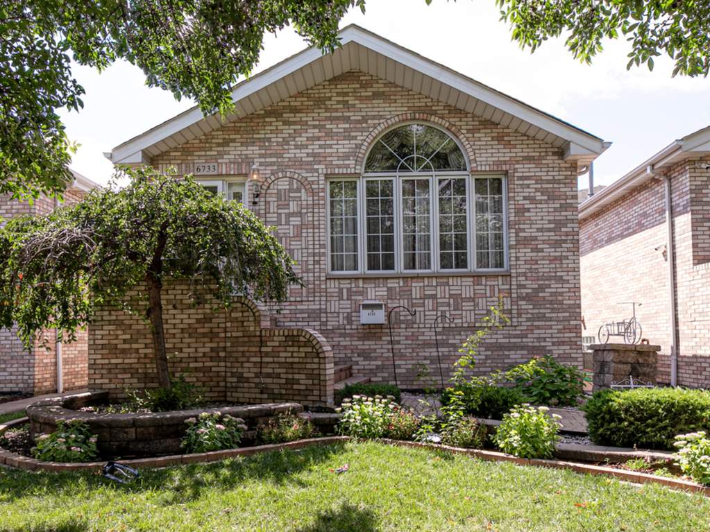 6733 W 64th Place Chicago, IL 60638 MLS 10677644 properties
