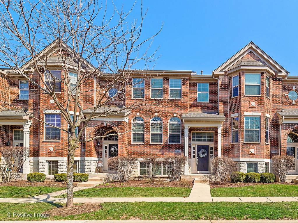 27W711 N Meadowview Drive Winfield, IL 60190 MLS 10682980 properties