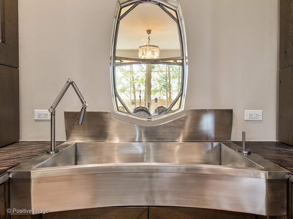 132 S Park Avenue Hinsdale, Illinois 60521 - Butler's Pantry