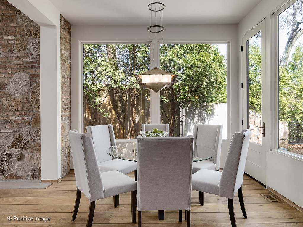 132 S Park Avenue Hinsdale, Illinois 60521 - Breakfast Area