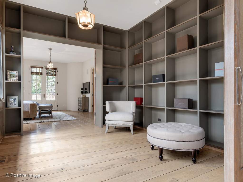 132 S Park Avenue Hinsdale, Illinois 60521 - Library or Designer Closet