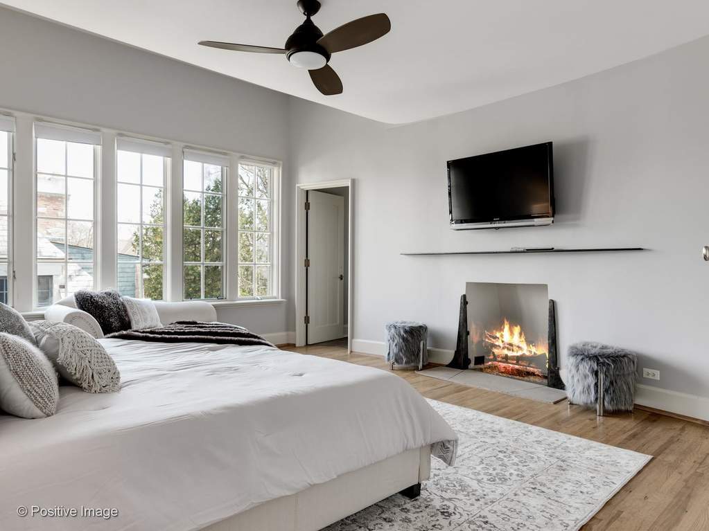 132 S Park Avenue Hinsdale, Illinois 60521 - Bedroom 2 (or Second Floor Master)