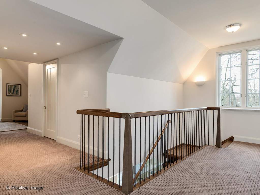 132 S Park Avenue Hinsdale, Illinois 60521 - Third Floor