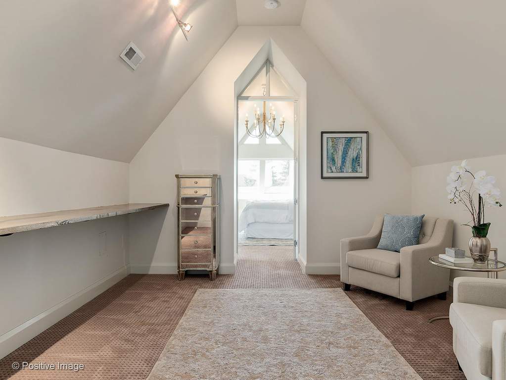 132 S Park Avenue Hinsdale, Illinois 60521 - Sitting Room