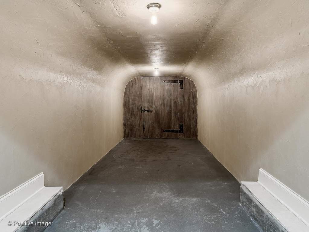 132 S Park Avenue Hinsdale, Illinois 60521 - Tunnel to Garage