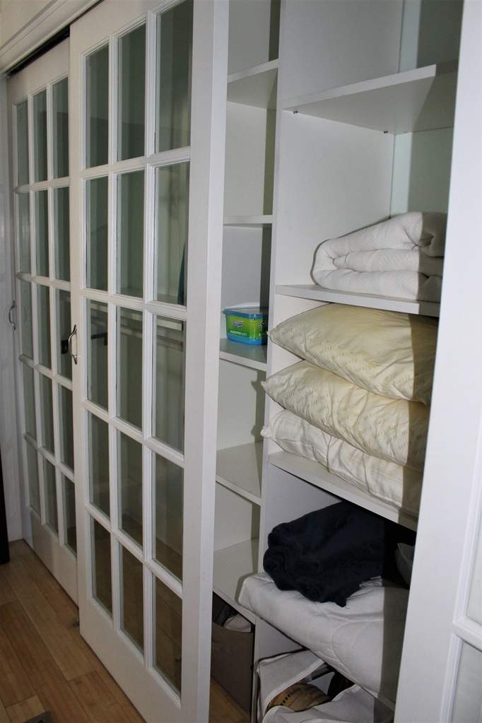 2909 N Sheridan Road #1201 Chicago, Illinois 60657 - Entryway features 2 large closets with built ins.