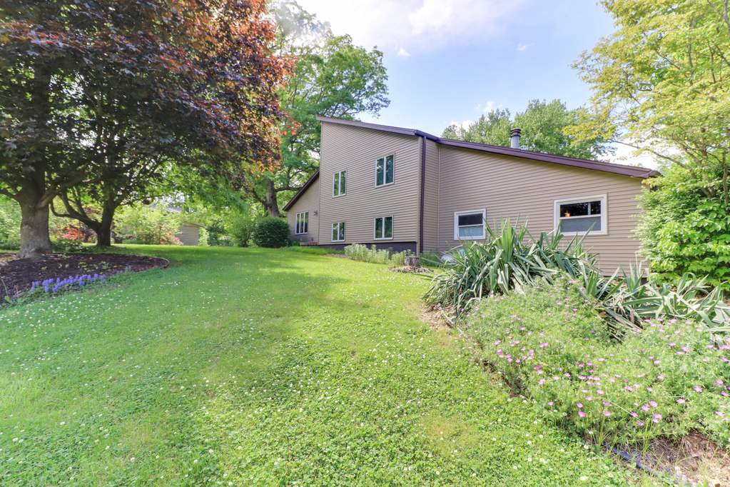 4910 Country Lane Heyworth, IL 61745 MLS 10730429 properties