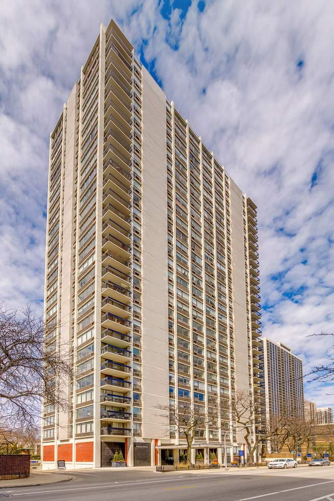 1455 N Sandburg Terrace 2108B Chicago, IL 60610 MLS 10747501