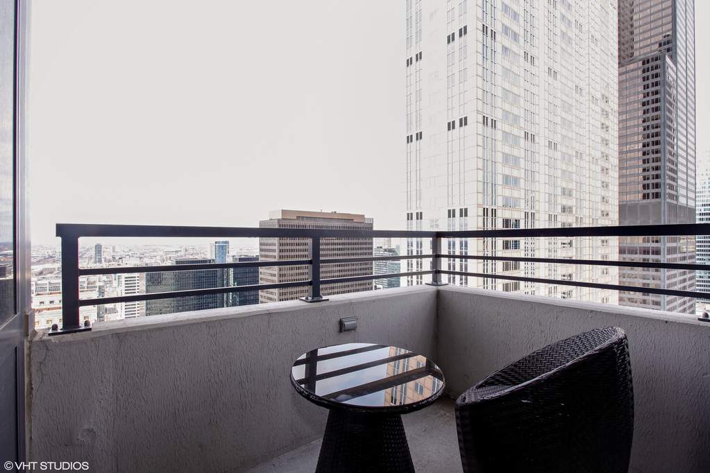 235 W Van Buren Street #3815 Chicago, Illinois 60607 - Image 11